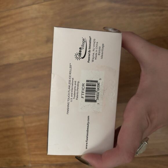 Finishing Touch Flawless Facial Massage Ice Roller - Picture 6 of 6